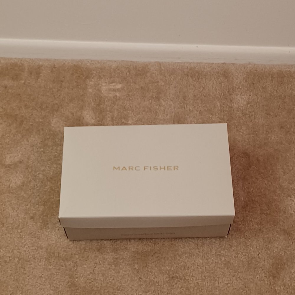 Marc Fisher Box